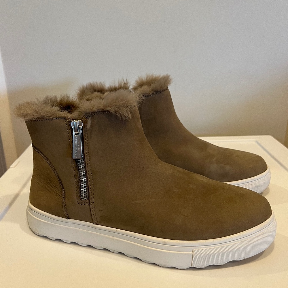 J Slides faux fur lined olive faux suede ankle boots size 9